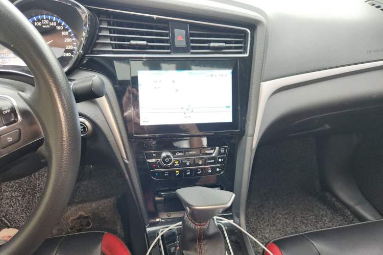 Used Venucia D60 2018 1.6L CVT Smart Connect Elite Edition Audio And AC Panel