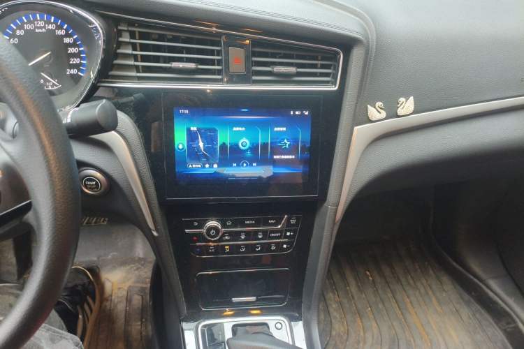 Used Venucia D60 2018 1.6L CVT Smart Connect Elite Edition Audio And AC Panel