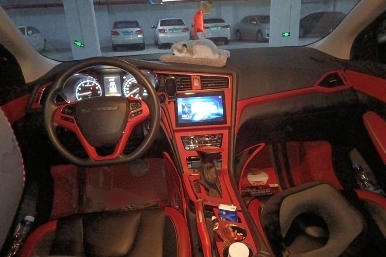 Used Venucia D60 2018 1.6L CVT Smart Connect Elite Edition Center Console