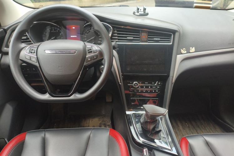 Used Venucia D60 2018 1.6L CVT Smart Connect Elite Edition Center Console