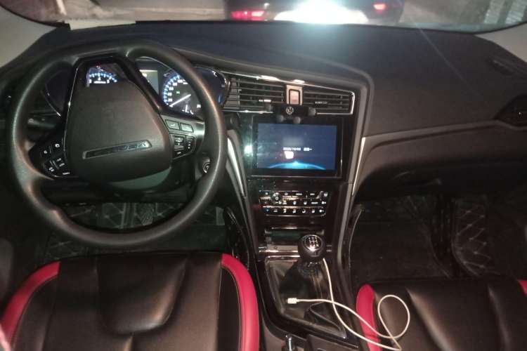 Used Venucia D60 2018 1.6L Manual Smart Connect Elite Edition Center Console