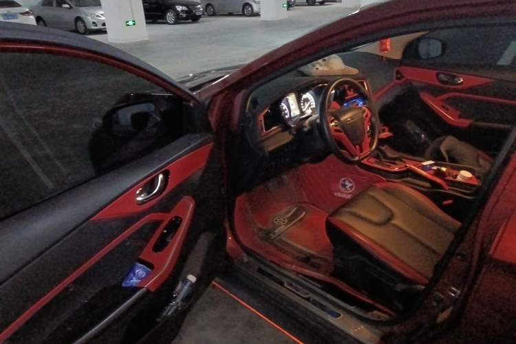 Used Venucia D60 2018 1.6L CVT Smart Connect Elite Edition Driver Seat