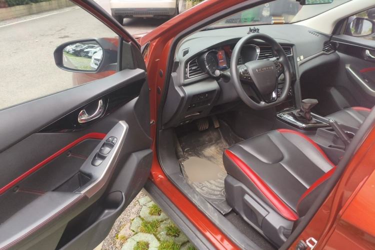 Used Venucia D60 2018 1.6L CVT Smart Connect Elite Edition Driver Seat