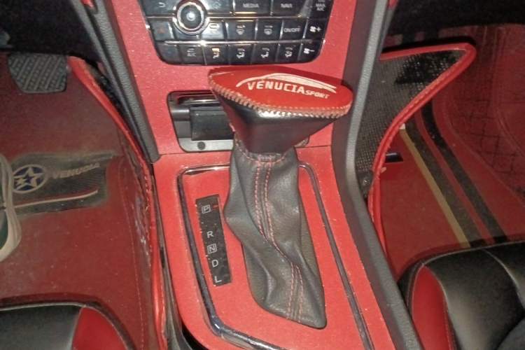 Used Venucia D60 2018 1.6L CVT Smart Connect Elite Edition Gear Lever