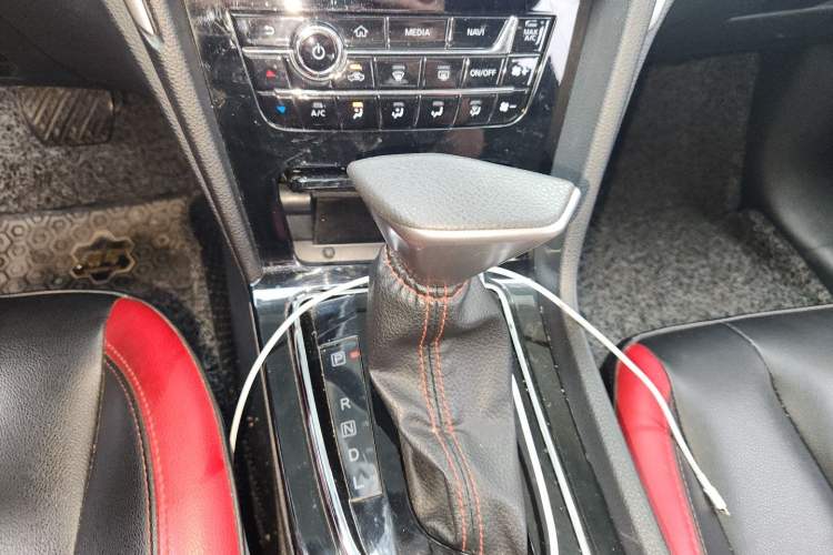 Used Venucia D60 2018 1.6L CVT Smart Connect Elite Edition Gear Lever
