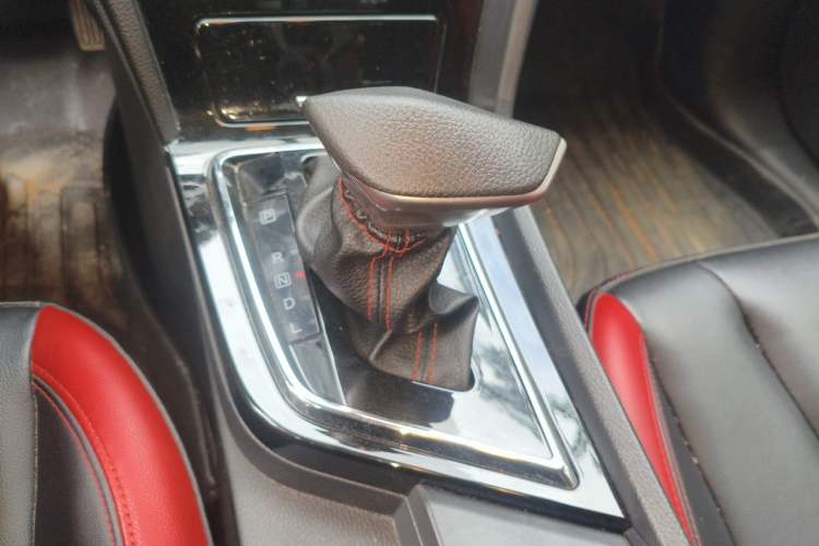 Used Venucia D60 2018 1.6L CVT Smart Connect Elite Edition Gear Lever