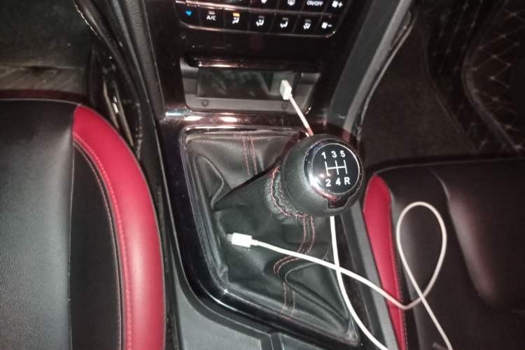Used Venucia D60 2018 1.6L Manual Smart Connect Elite Edition Gear Lever