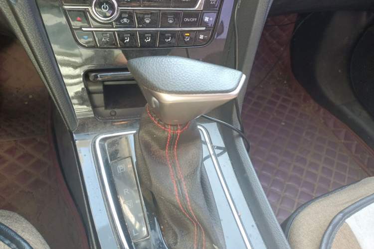 Used Venucia D60 2018 1.6L CVT Smart Connect Elite Edition Gear Lever