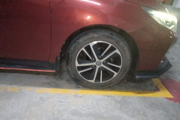 Used Venucia D60 2018 1.6L CVT Smart Connect Elite Edition Right Front Wheel Hub