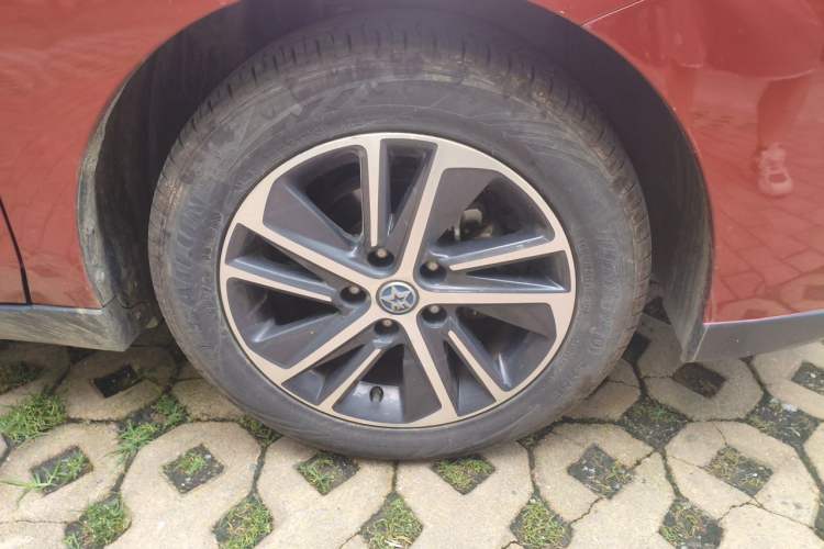 Used Venucia D60 2018 1.6L CVT Smart Connect Elite Edition Right Front Wheel Hub
