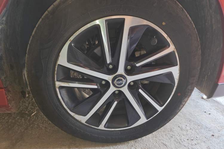 Used Venucia D60 2018 1.6L CVT Comfort Edition Right Front Wheel Hub