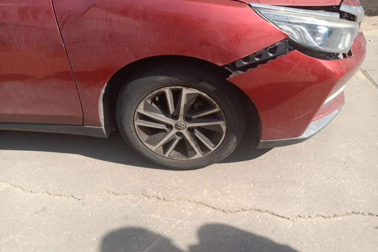 Used Venucia D60 2018 1.6L CVT Smart Connect Elite Edition Right Front Wheel Hub