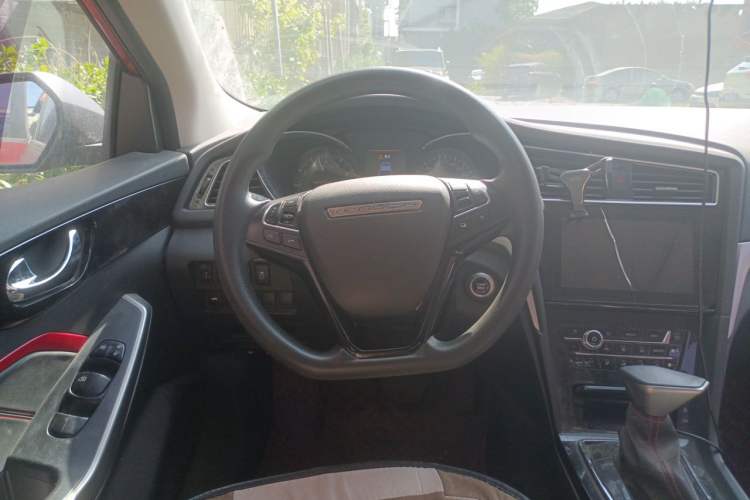 Used Venucia D60 2018 1.6L CVT Smart Connect Elite Edition Steering Wheel