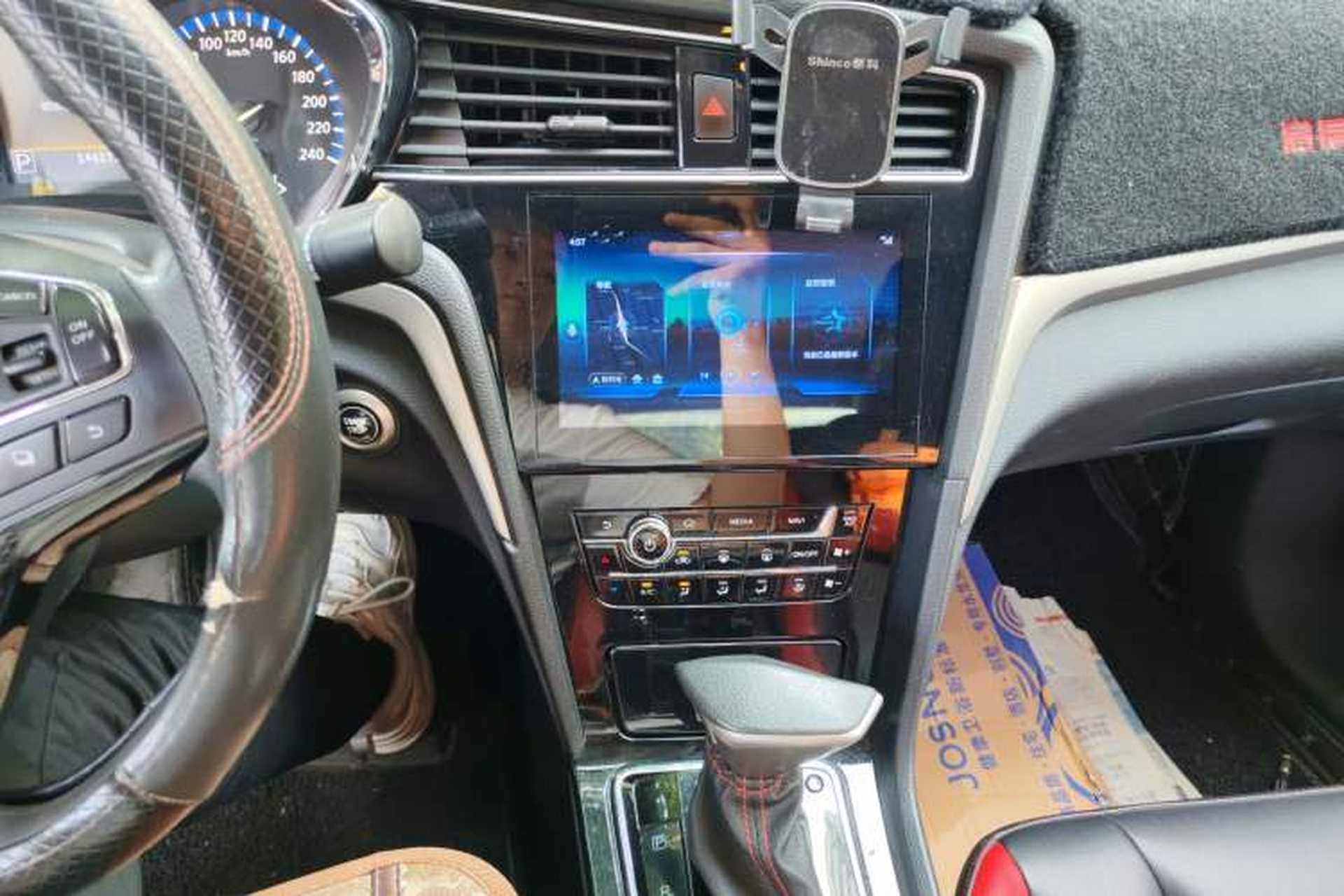 Used Venucia D60 2018 1.6L CVT Smart Connect Elite Edition Audio And AC Panel