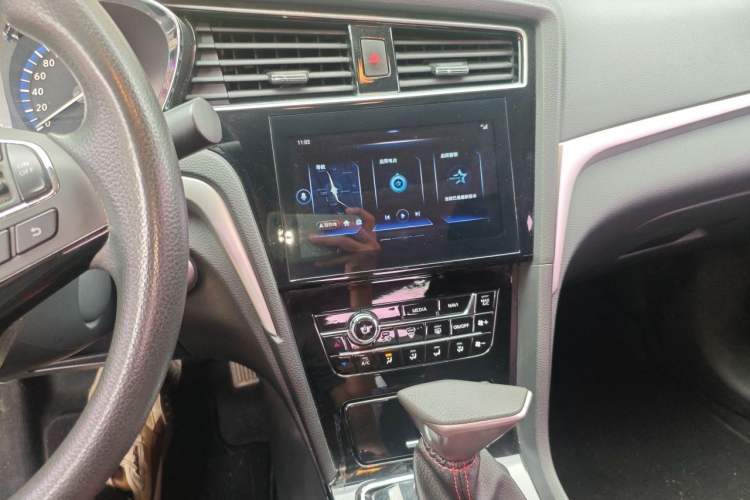 Used Venucia D60 2018 1.6L CVT Smart Connect Elite Edition Audio And AC Panel