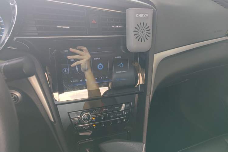 Used Venucia D60 2018 1.6L CVT Smart Connect Elite Edition Audio And AC Panel