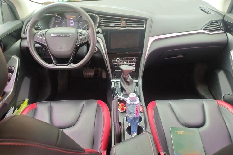 Used Venucia D60 2018 1.6L CVT Smart Connect Elite Edition Center Console