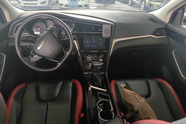 Used Venucia D60 2018 1.6L CVT Smart Connect Elite Edition Center Console