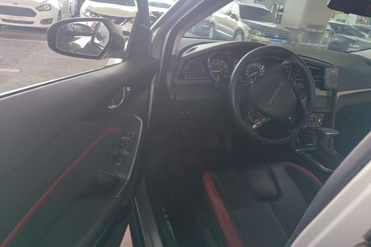 Used Venucia D60 2018 1.6L CVT Smart Connect Elite Edition Driver Seat