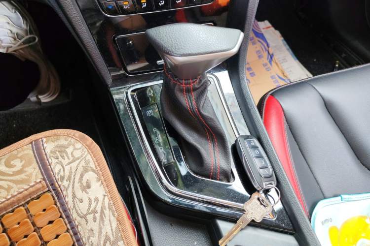 Used Venucia D60 2018 1.6L CVT Smart Connect Elite Edition Gear Lever