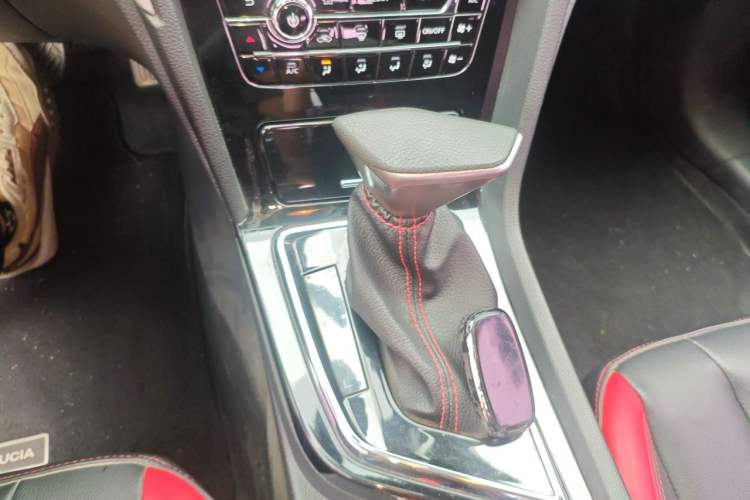 Used Venucia D60 2018 1.6L CVT Smart Connect Elite Edition Gear Lever