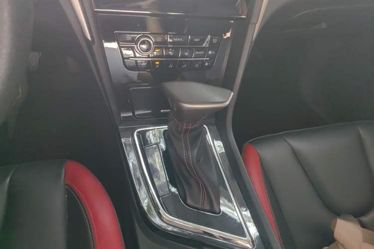 Used Venucia D60 2018 1.6L CVT Smart Connect Elite Edition Gear Lever