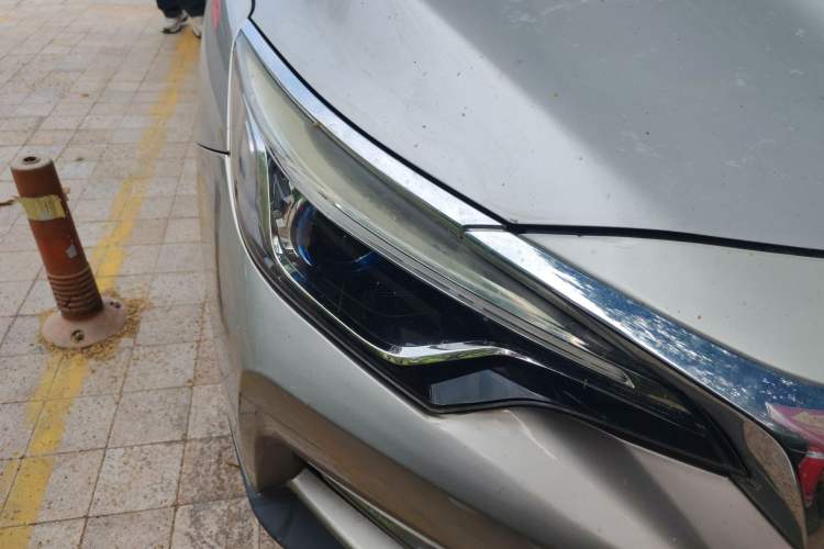 Used Venucia D60 2018 1.6L CVT Smart Connect Elite Edition Right Front Headlight