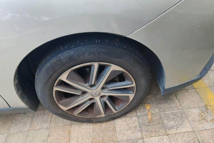 Used Venucia D60 2018 1.6L CVT Smart Connect Elite Edition Right Front Wheel Hub