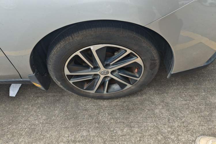 Used Venucia D60 2018 1.6L CVT Smart Connect Elite Edition Right Front Wheel Hub