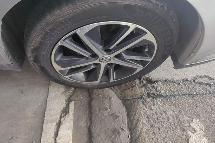 Used Venucia D60 2018 1.6L CVT Smart Connect Elite Edition Right Front Wheel Hub
