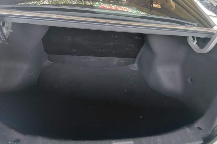 Used Venucia D60 2018 1.6L CVT Smart Connect Elite Edition Trunk