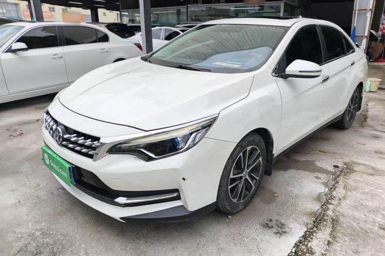 Used Venucia D60 2018 1.6L CVT Smart Connect Elite Edition Guazi used car, China used car export, Used car for sale, Used cars, Cheapest cars for sale