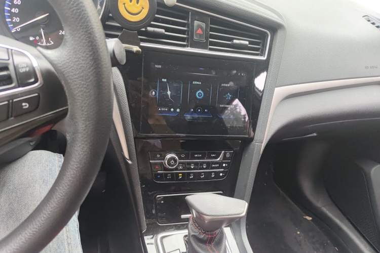 Used Venucia D60 2018 1.6L CVT Smart Connect Elite Edition Audio And AC Panel