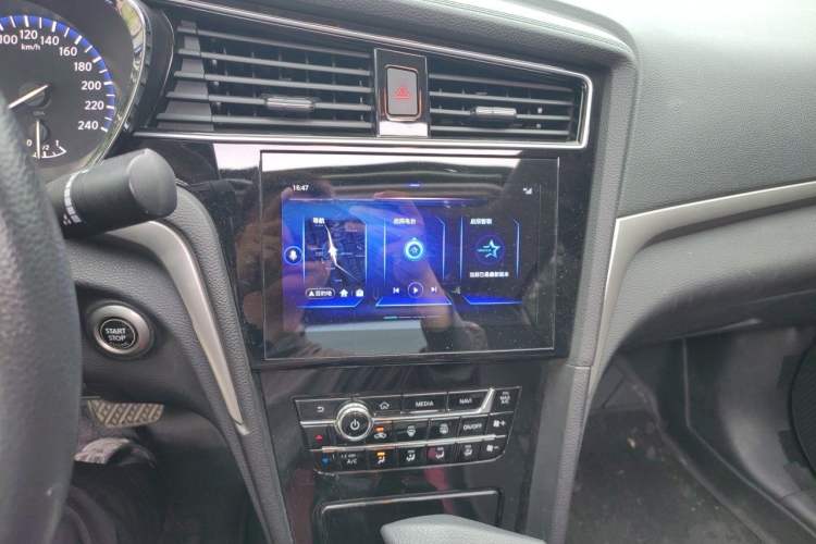 Used Venucia D60 2018 1.6L CVT Smart Connect Elite Edition Audio And AC Panel