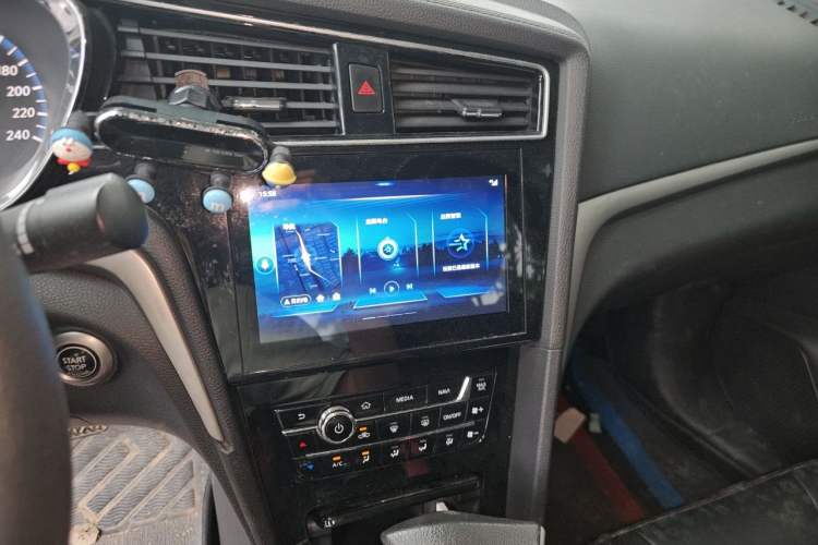 Used Venucia D60 2018 1.6L CVT Smart Connect Elite Edition Audio And AC Panel