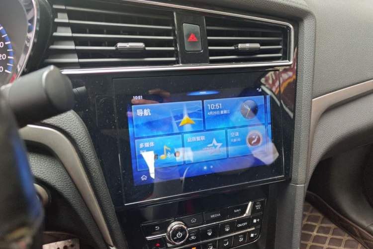 Used Venucia D60 2018 1.6L CVT Smart Connect Elite Edition Audio And AC Panel