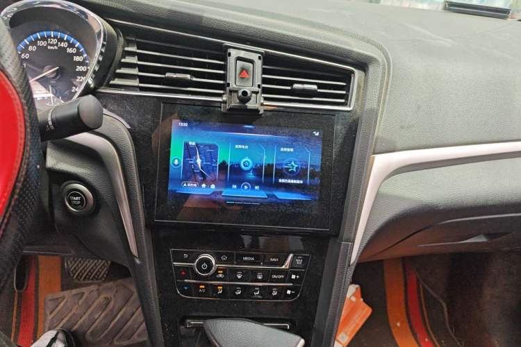 Used Venucia D60 2018 1.6L CVT Smart Connect Elite Edition Audio And AC Panel