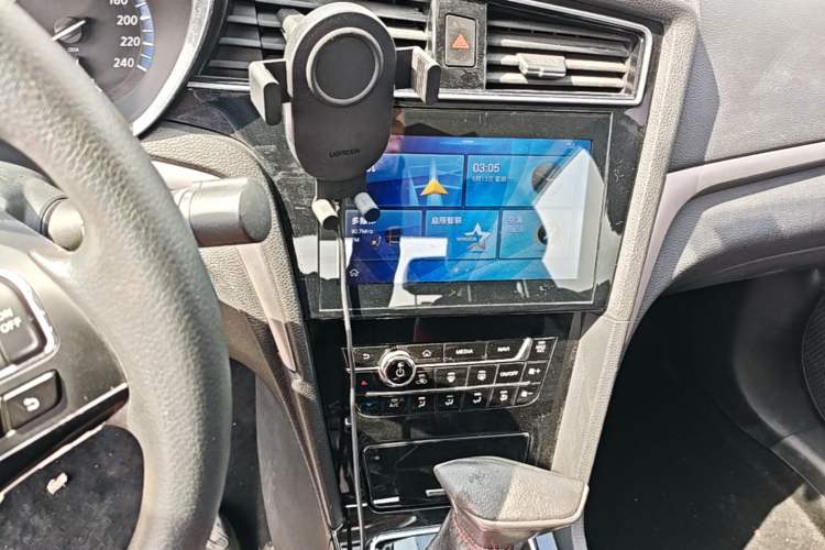 Used Venucia D60 2018 1.6L CVT Smart Connect Elite Edition Audio And AC Panel