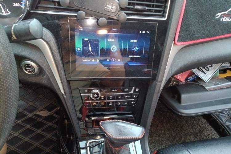 Used Venucia D60 2018 1.6L CVT Smart Connect Luxury Edition Audio And AC Panel