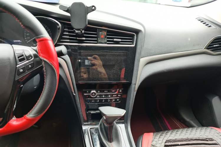 Used Venucia D60 2018 1.6L CVT Smart Connect Elite Edition Audio And AC Panel