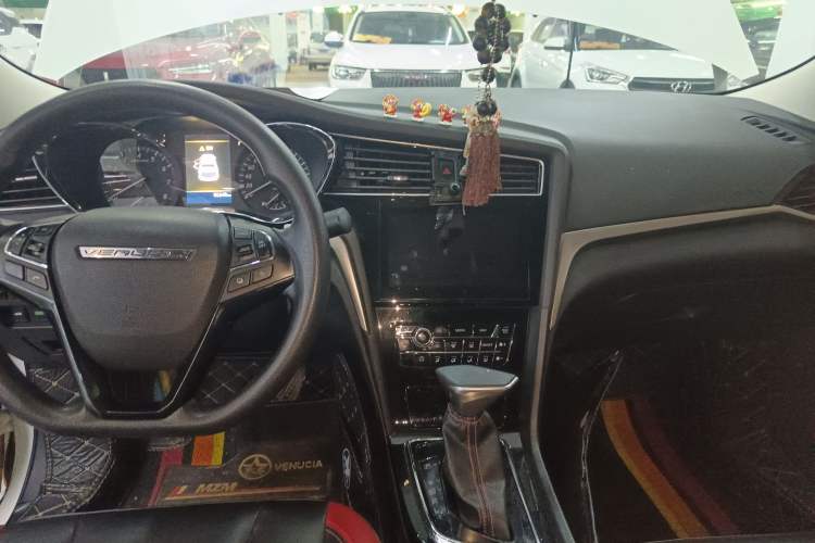 Used Venucia D60 2018 1.6L CVT Smart Connect Elite Edition Audio And AC Panel