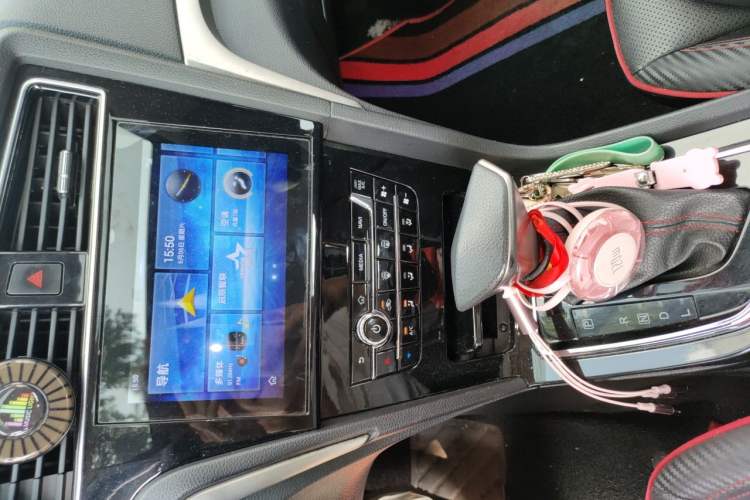 Used Venucia D60 2018 1.6L CVT Smart Connect Luxury Edition Audio And AC Panel