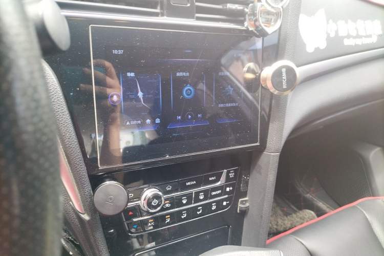 Used Venucia D60 2018 1.6L CVT Smart Connect Luxury Edition Audio And AC Panel