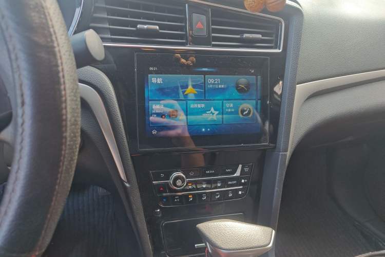 Used Venucia D60 2018 1.6L CVT Smart Connect Elite Edition Audio And AC Panel