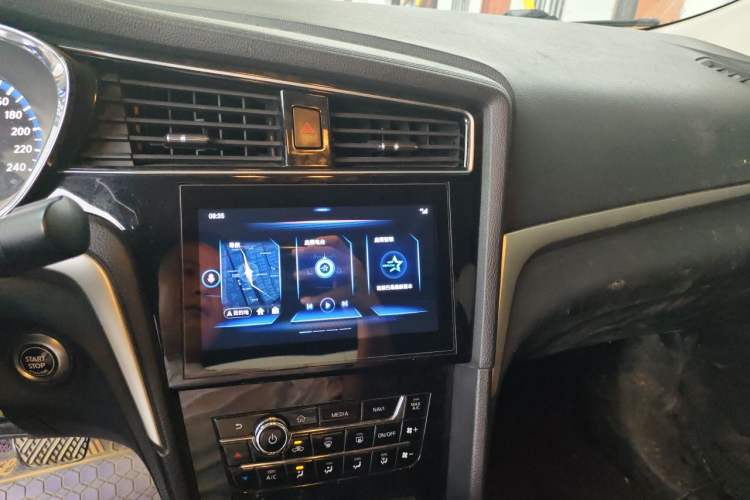 Used Venucia D60 2018 1.6L CVT Smart Connect Elite Edition Audio And AC Panel