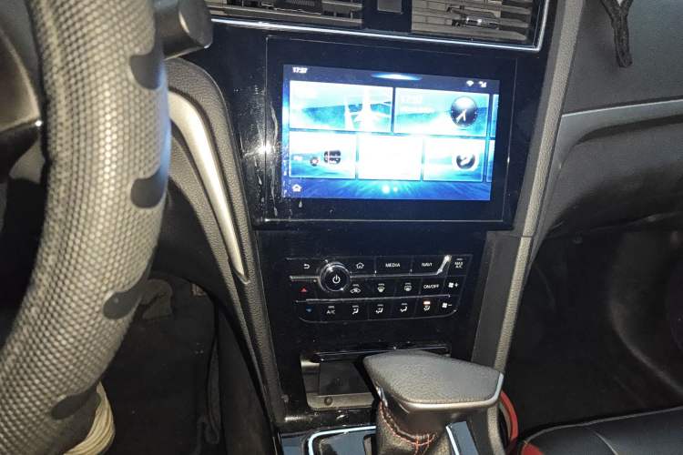 Used Venucia D60 2018 1.6L CVT Smart Connect Elite Edition Audio And AC Panel