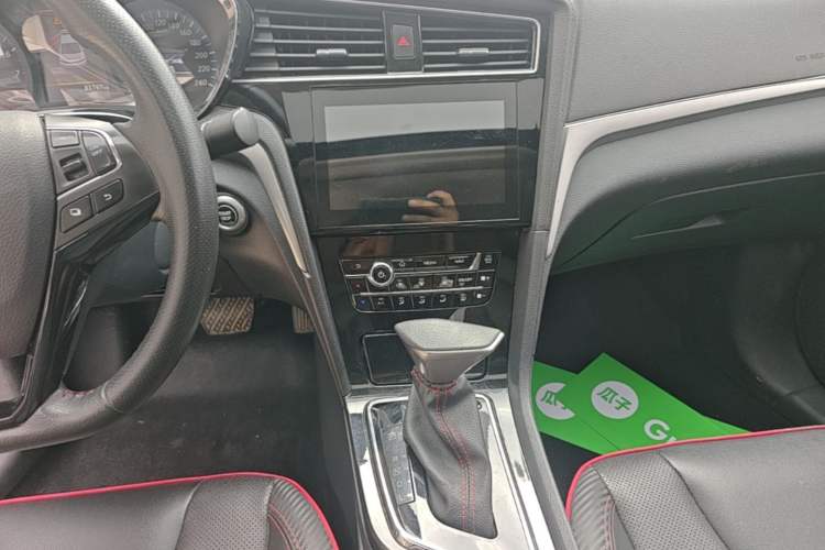 Used Venucia D60 2018 1.6L CVT Smart Connect Luxury Edition Audio And AC Panel
