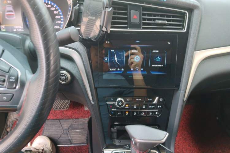Used Venucia D60 2018 1.6L CVT Smart Connect Elite Edition Audio And AC Panel