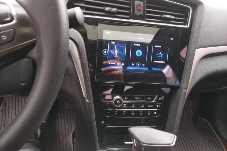 Used Venucia D60 2018 1.6L CVT Smart Connect Elite Edition Audio And AC Panel