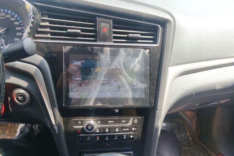 Used Venucia D60 2018 1.6L CVT Smart Connect Elite Edition Audio And AC Panel